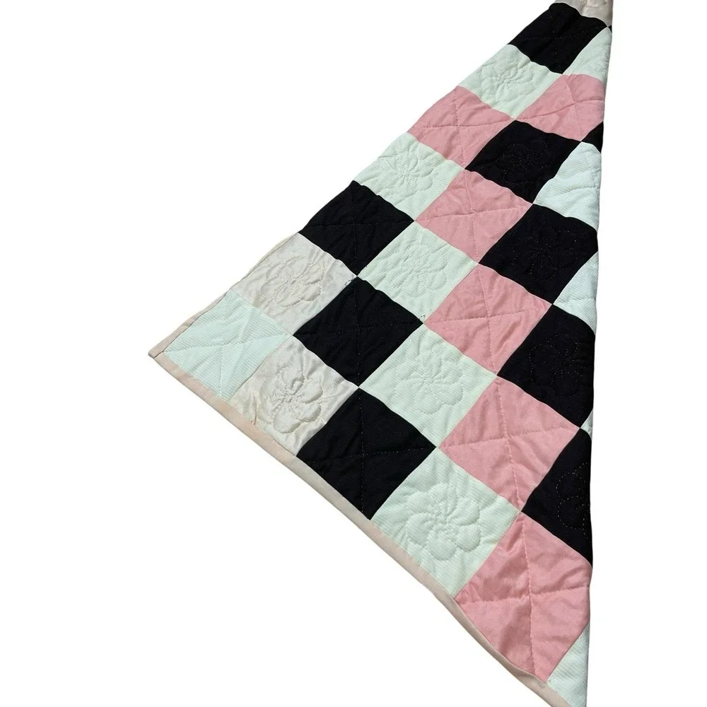 Vintage Indiana Amish Made handmade patchwork quilt Pink Small Child Throw 45x48